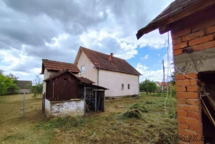 Prodajem kucu u selu Provo-Vladimirci - 6