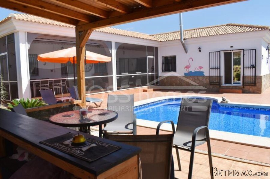 NEW & EXCLUSIVE LISTING TO VOSS HOMES - A beautifully.. - 7