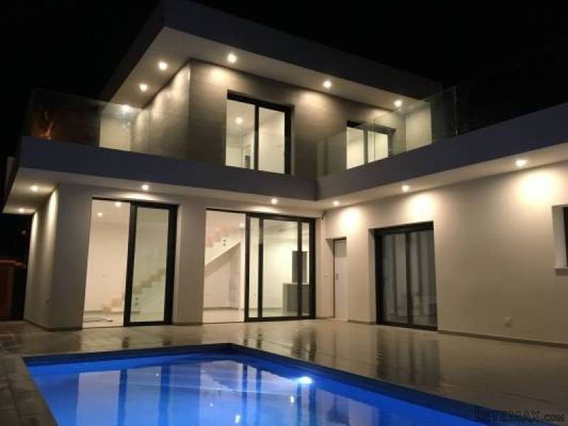 3 Bedroom 2 Bathroom Villa In San Pedro.. - 2