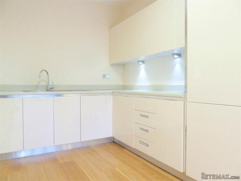 Battersea Park Road SW11 3BF