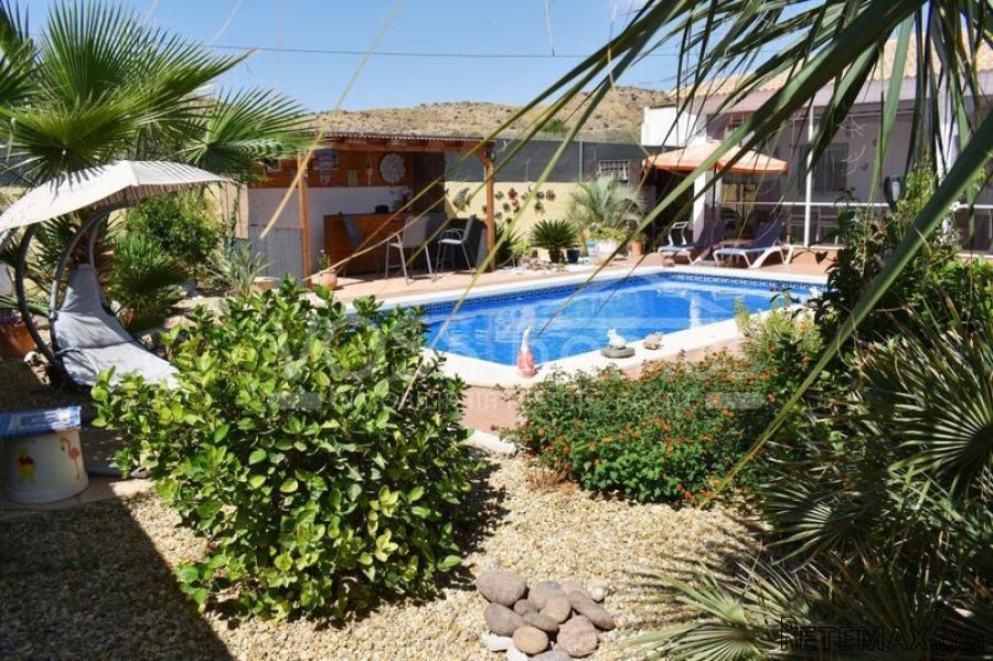 NEW & EXCLUSIVE LISTING TO VOSS HOMES - A beautifully.. - 8