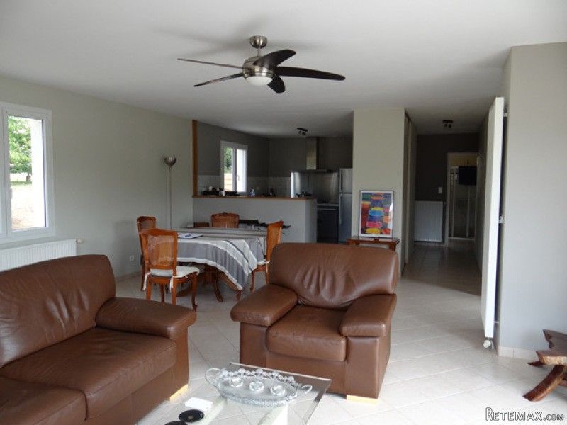 Single Storey House Of Three Bedrooms.. - 2