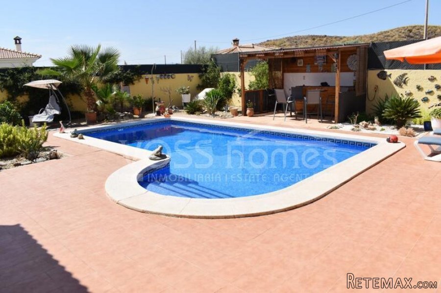 NEW & EXCLUSIVE LISTING TO VOSS HOMES - A beautifully.. - 9