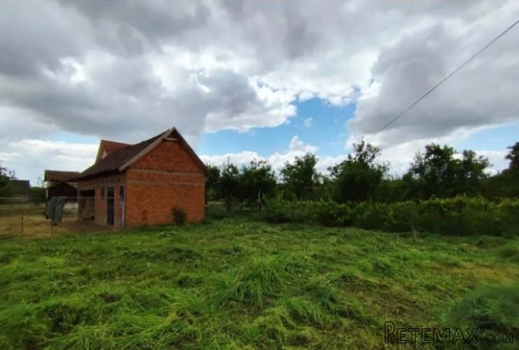 Prodajem kucu u selu Provo-Vladimirci - 9