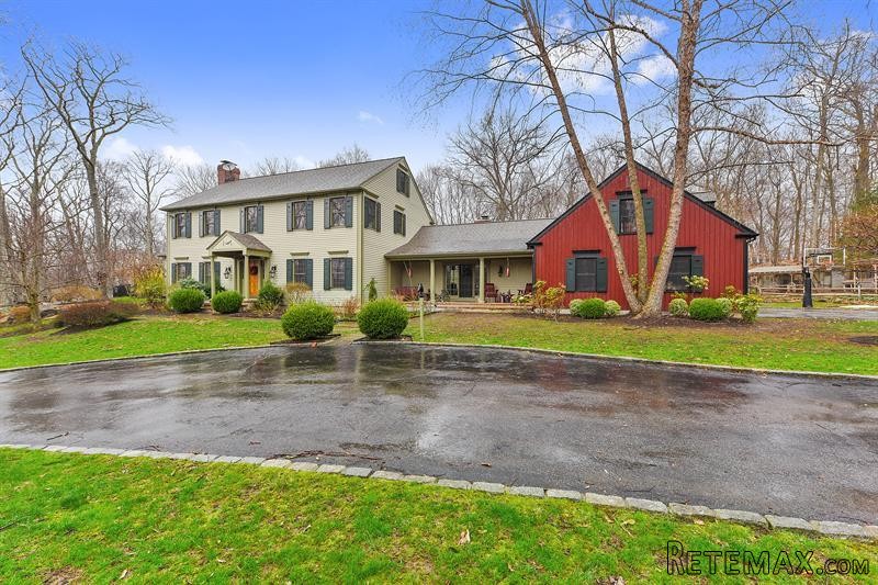 5 bedroom House For Sale: 14 Adams Lane..