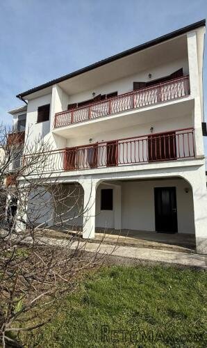 KUĆA SA 4 STANA - DRENOVA