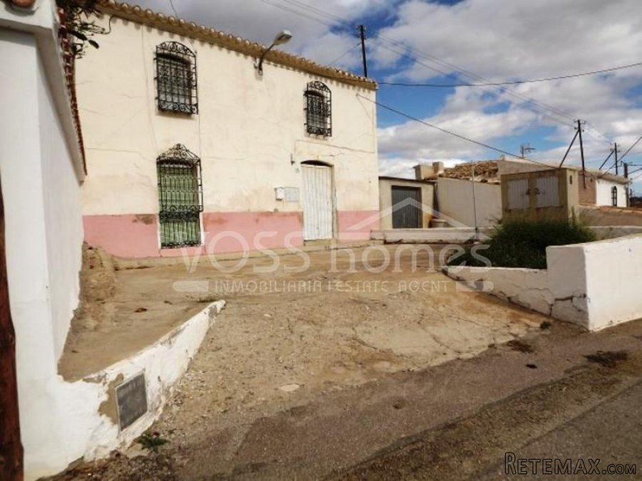 VILLAGE house of 2 storeys of 220m2 IN NEED OF RENOVATION.. - 2