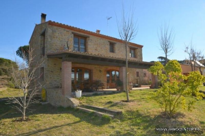 ALT EMPORDA: Comfortable country house..