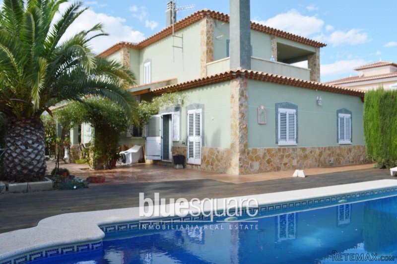 Lovely homely villa within walking..