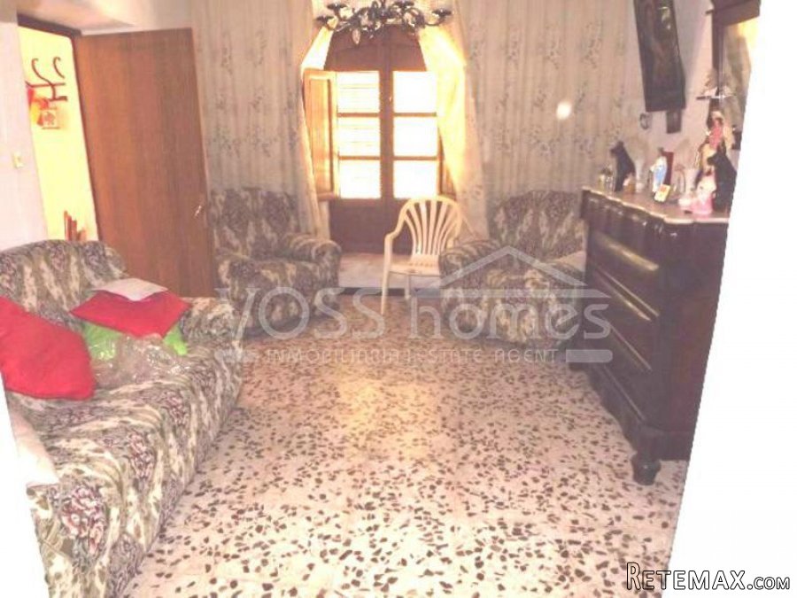 VILLAGE house of 2 storeys of 220m2 IN NEED OF RENOVATION.. - 7