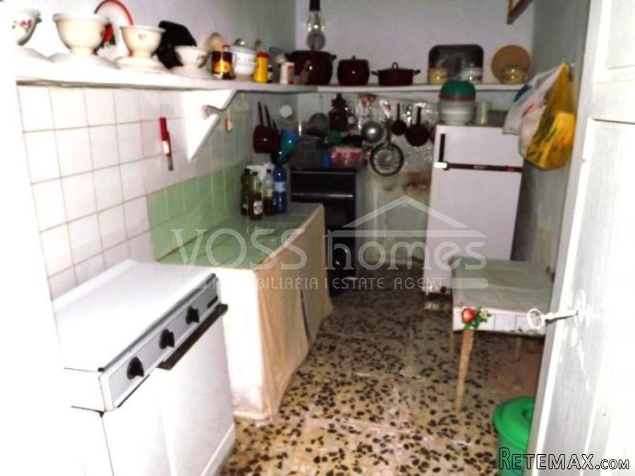 VILLAGE house of 2 storeys of 220m2 IN NEED OF RENOVATION.. - 8