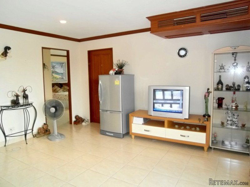 2 bedroom condo on top of Pratumnak..