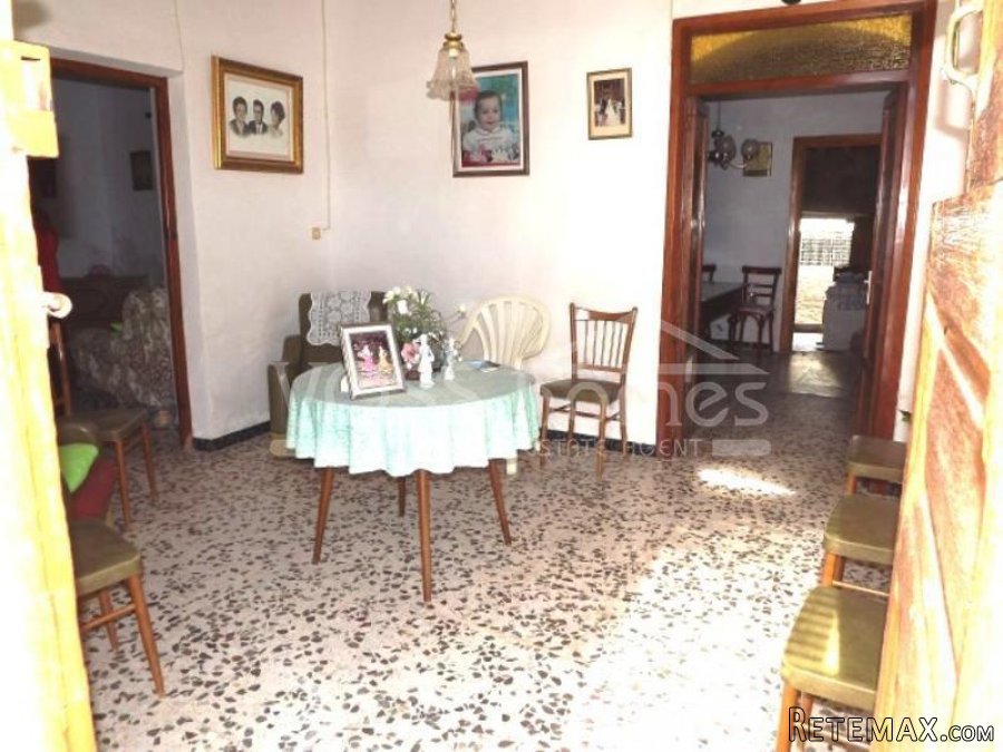 VILLAGE house of 2 storeys of 220m2 IN NEED OF RENOVATION.. - 10