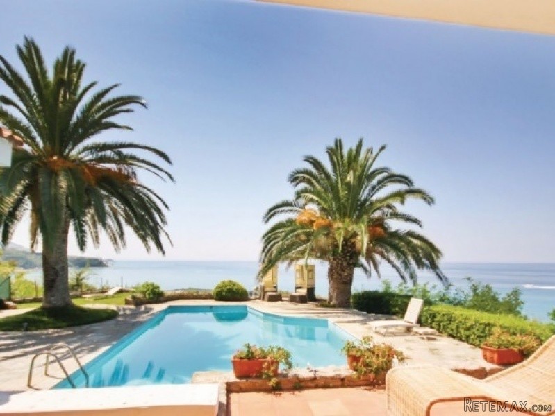 5 Bedrooms - Villa - Italy - For Sale