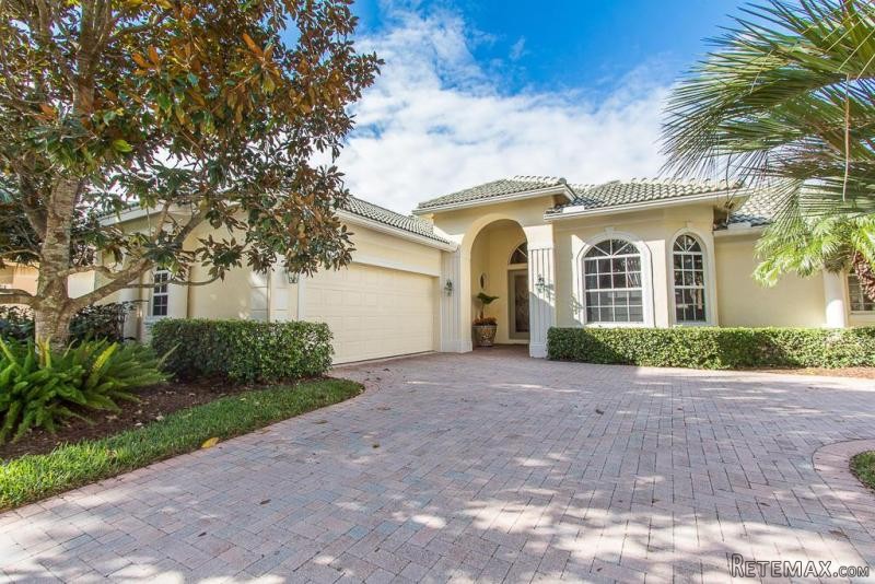9009 One Putt Pl, Port Saint Lucie, FL..