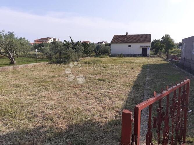 Bibinje-Kuća sa pomoćnom zgradom i velikim dvorištem - 2