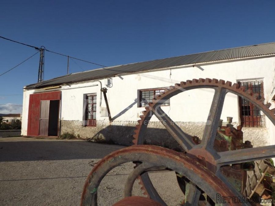 Large old olive press with garage / out buildings in a.. - 2