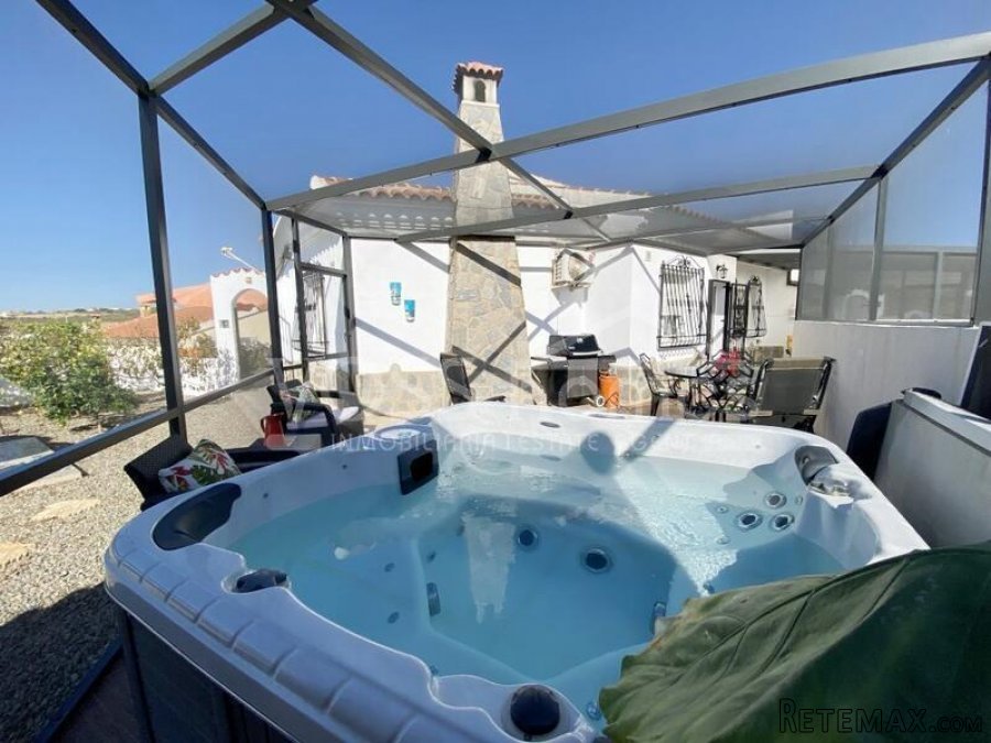 NEW & EXCLUSIVE LISTING TO VOSS HOMES - Immaculately.. - 2