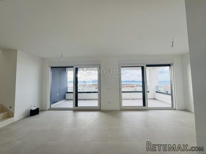 DIKLOVAC | PENTHOUSE S KROVNOM TERASOM, POGLED NA MORE