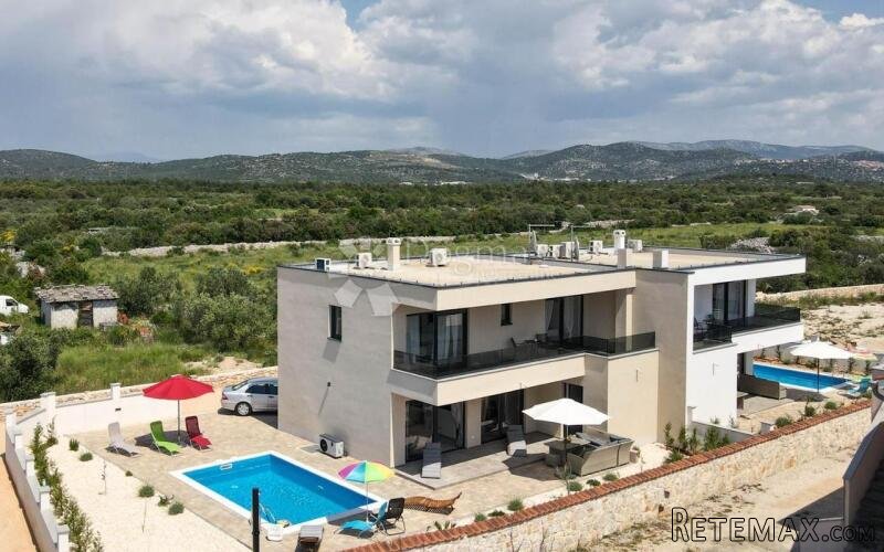 NOVOGRADNJA Vila s bazenom u blizini plaže Jadrija 140m2 - 3