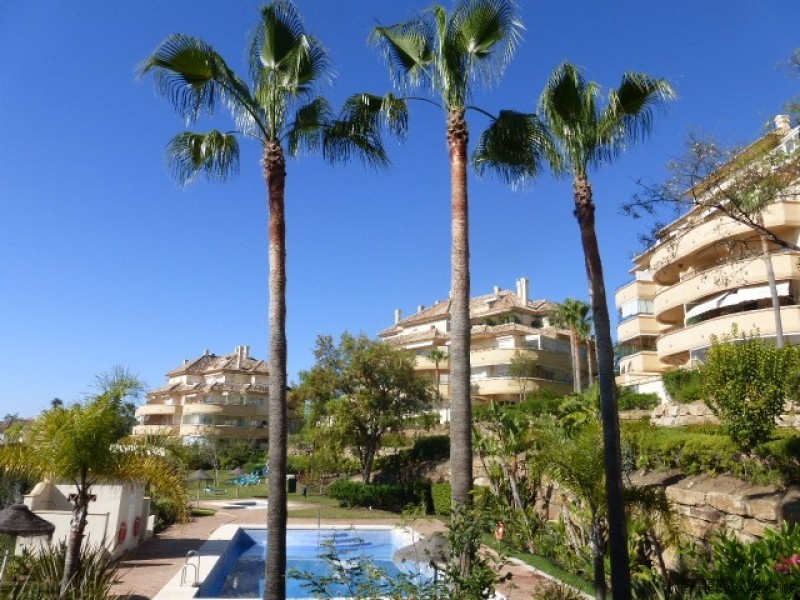 2 Bedroom Middle Floor Apartment