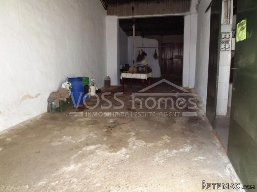 Large old olive press with garage / out buildings in a.. - 5