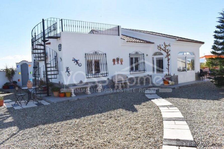 NEW & EXCLUSIVE LISTING TO VOSS HOMES - Immaculately.. - 5