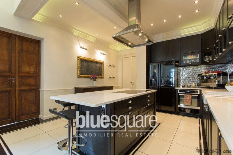 Beautifully renovated "Loft" style flat..