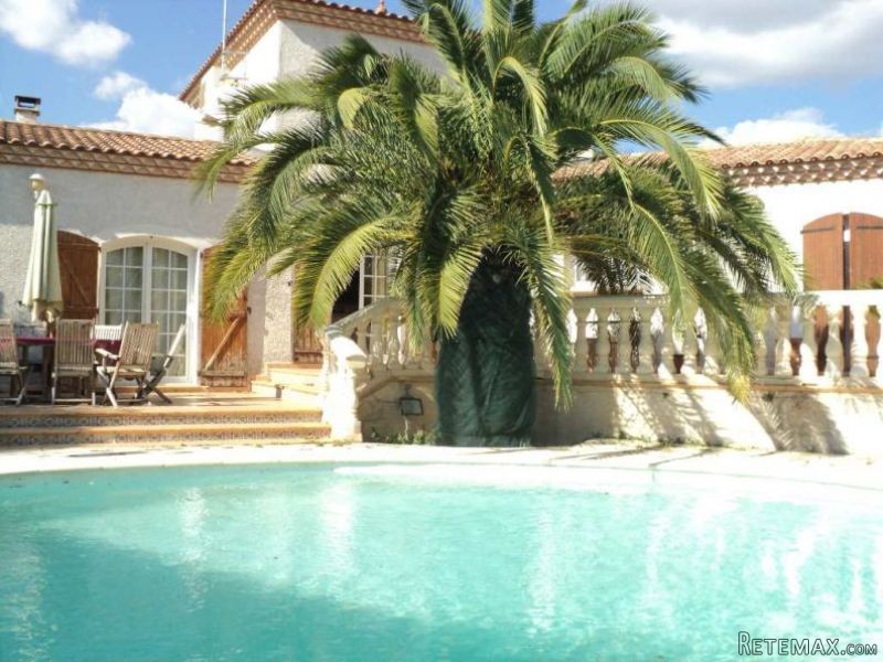 Villa with Stunning Pool
