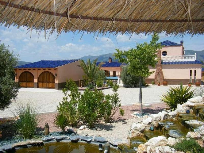 Exclusive head turning Villa (Ref...