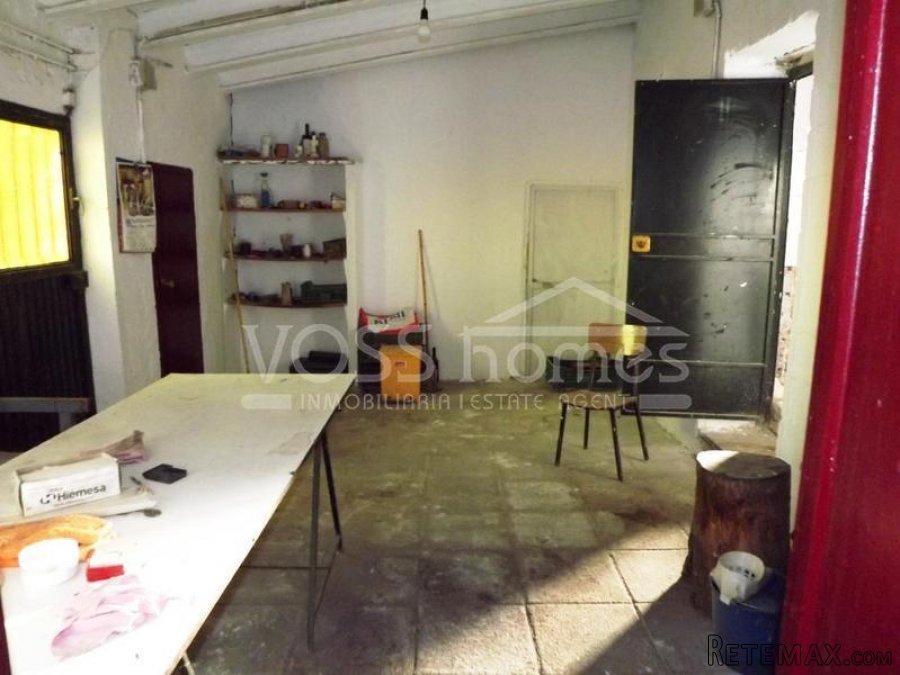Large old olive press with garage / out buildings in a.. - 9