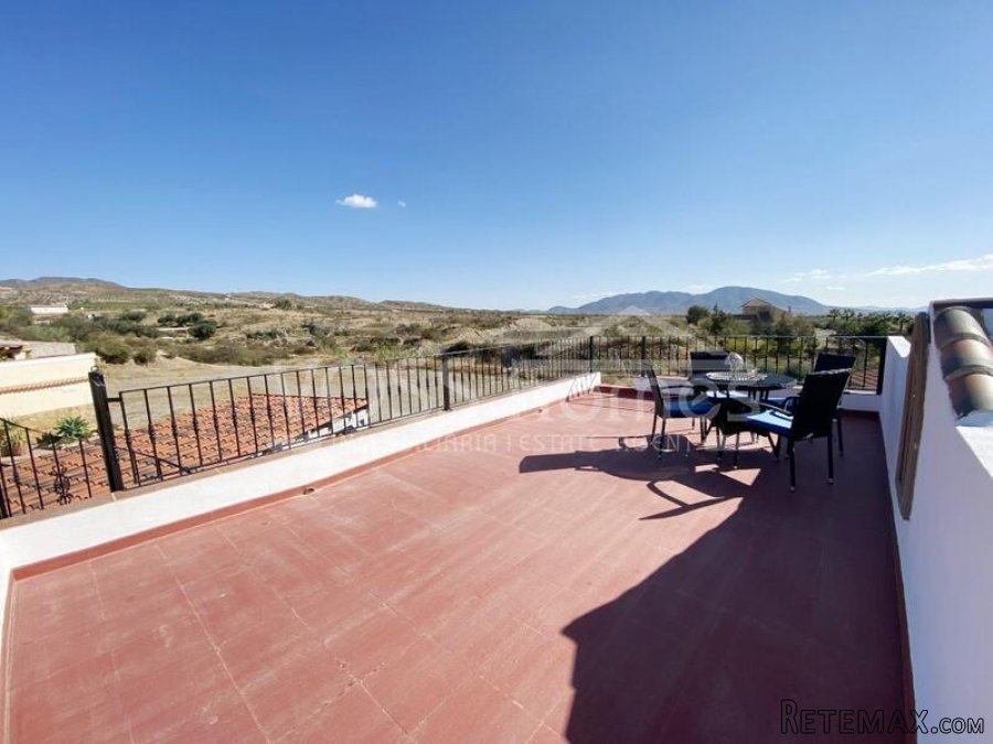 NEW & EXCLUSIVE LISTING TO VOSS HOMES - Immaculately.. - 10