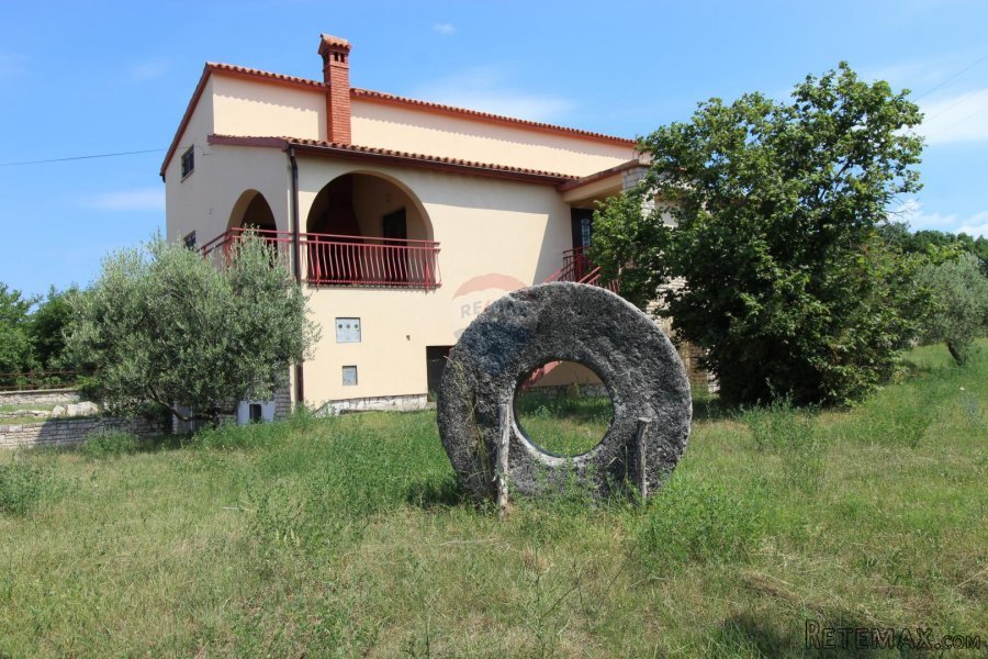ISTRA, SAVIČENTA SAMOSTOJEĆA KUĆA NA VELIKOJ OKUĆNICI