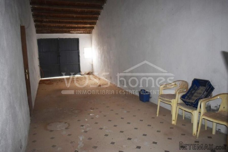A spacious 2 storey village property of 291m2 currrently.. - 6