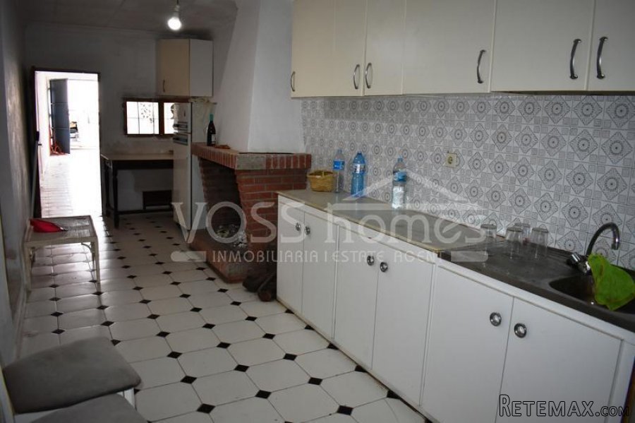 A spacious 2 storey village property of 291m2 currrently.. - 8