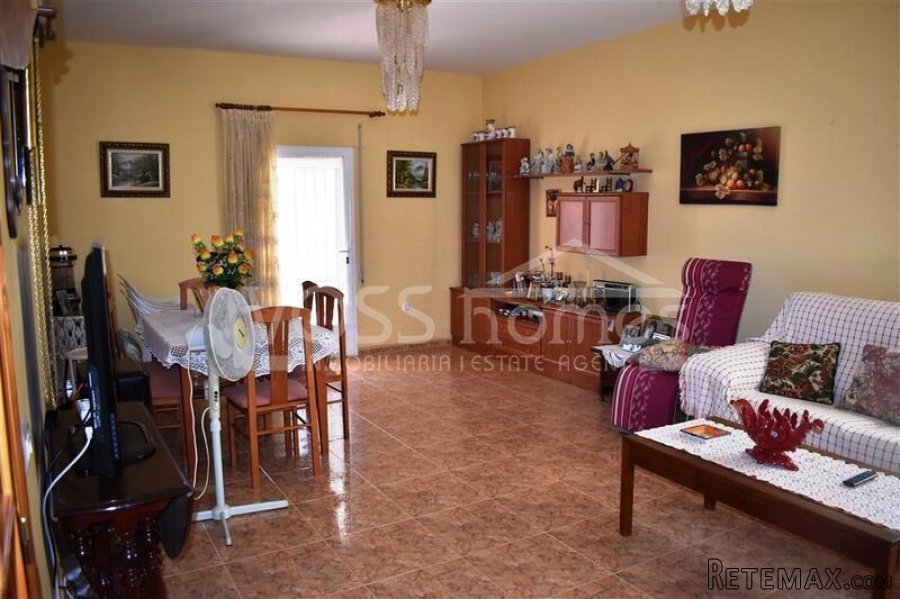 An impressive, larger than average 4 bed, 2 bath Country.. - 11