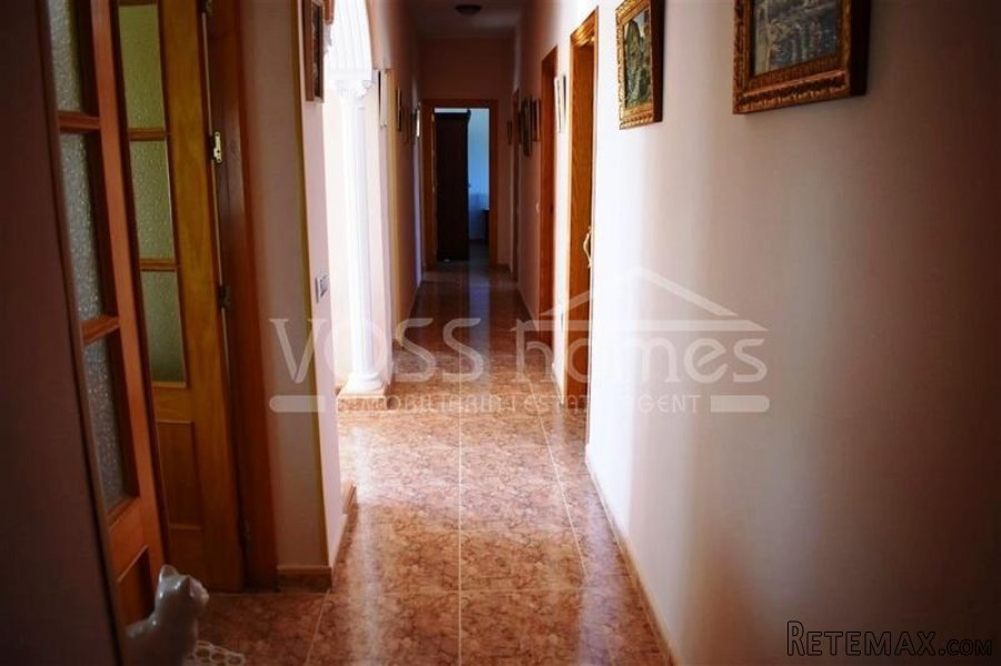 An impressive, larger than average 4 bed, 2 bath Country.. - 13