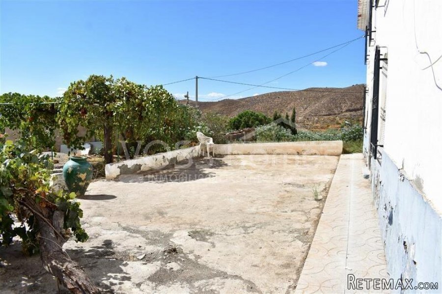 NEW LISTING - An attractive, traditional 3 bed, 1 bath (.. - 3