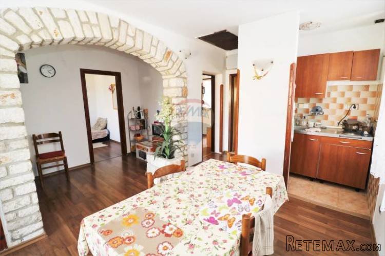 POREČ-apartmanska kuća, 2.red do mora