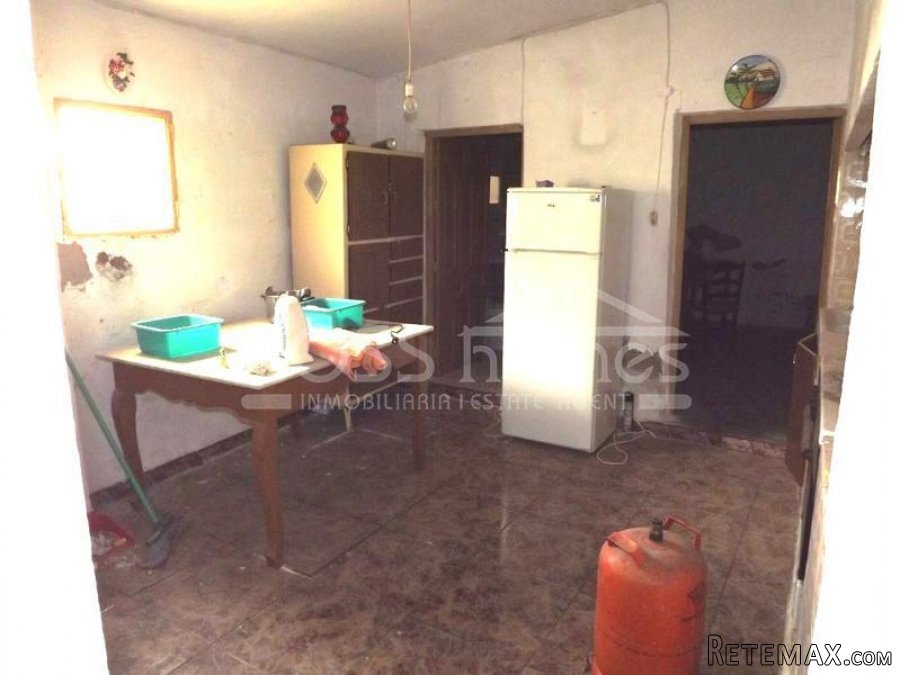 REDUCED!!! A large 2 storey 5 bed, 1 bath village house.. - 4