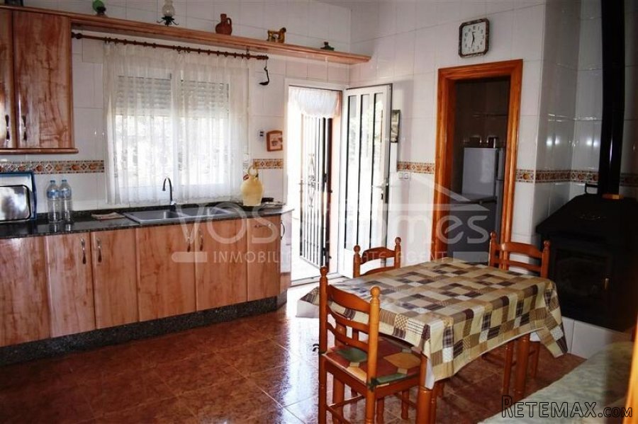 An impressive, larger than average 4 bed, 2 bath Country.. - 15