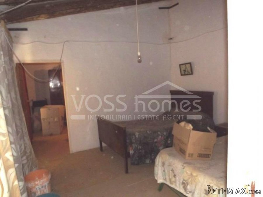 REDUCED!!! A large 2 storey 5 bed, 1 bath village house.. - 6