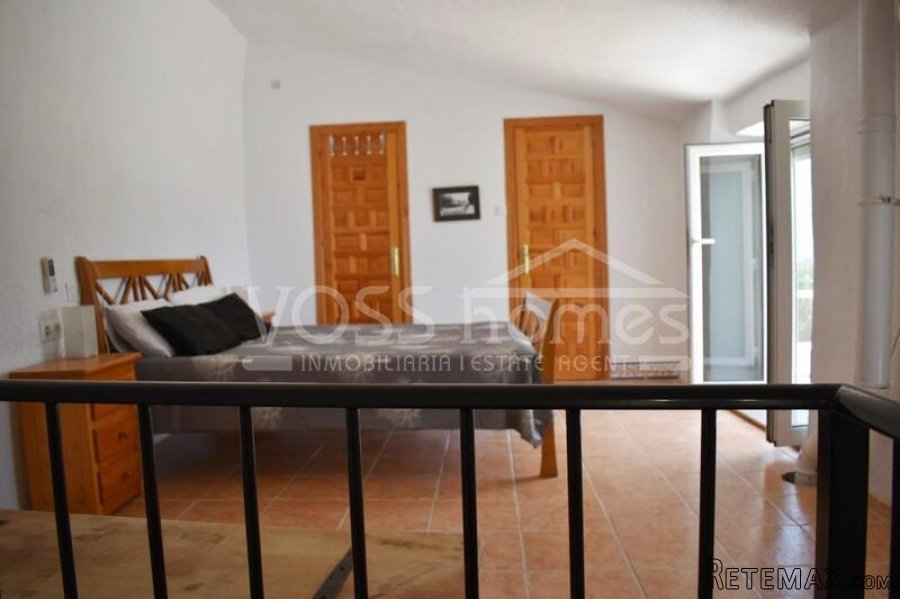 EXCLUSIVE LISTING WITH VOSS HOMES - A recently decorated 2.. - 17