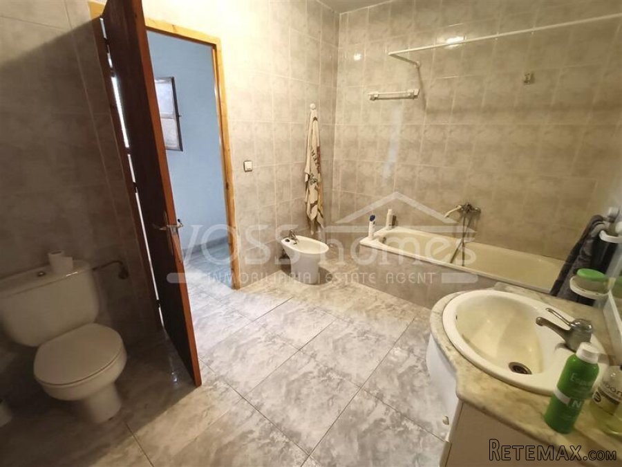 NEW LISTING - An attractive, traditional 3 bed, 1 bath (.. - 7