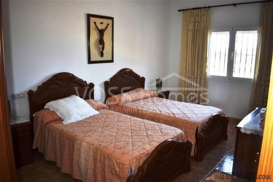 An impressive, larger than average 4 bed, 2 bath Country.. - 18