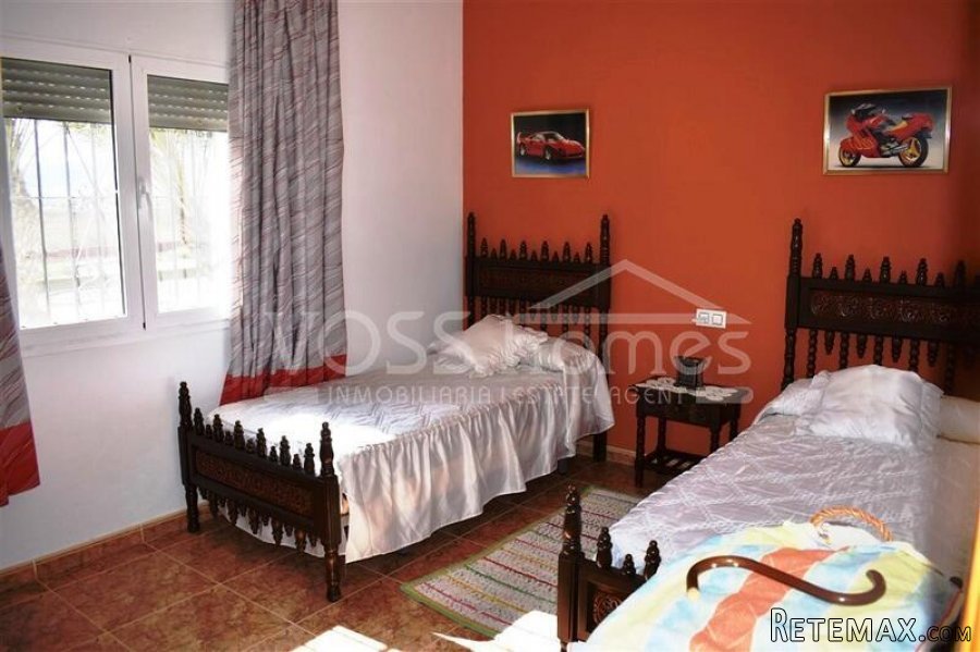 An impressive, larger than average 4 bed, 2 bath Country.. - 19
