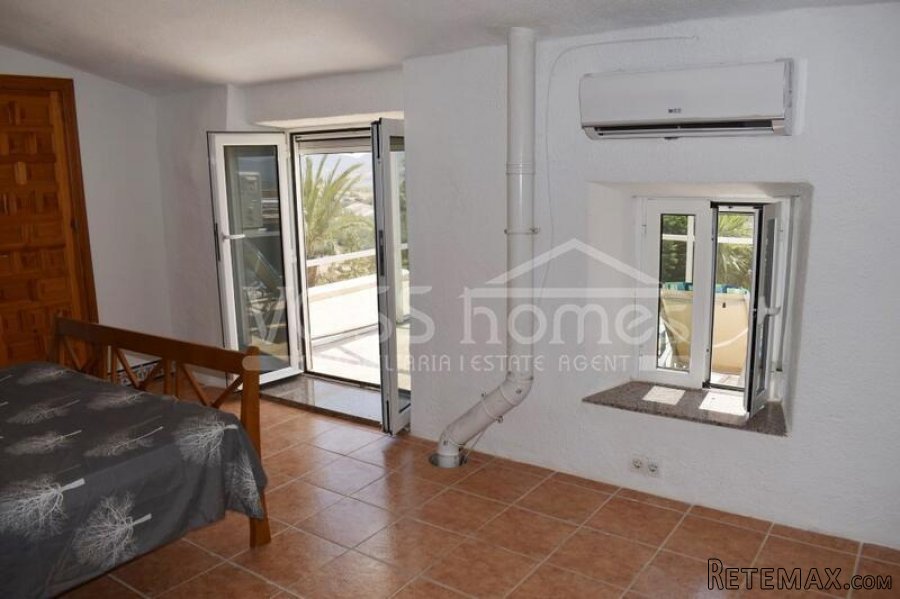 EXCLUSIVE LISTING WITH VOSS HOMES - A recently decorated 2.. - 19