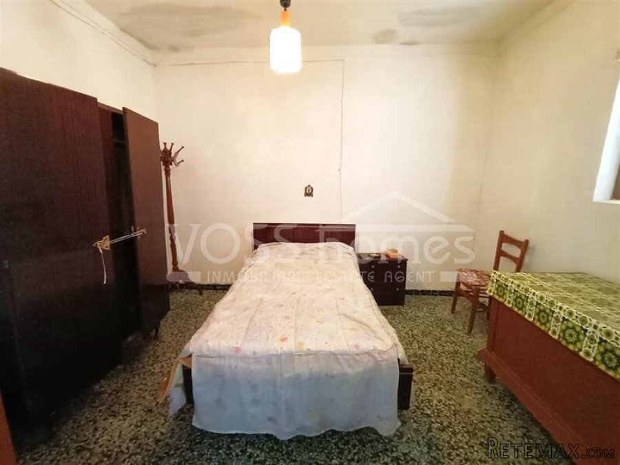 NEW LISTING - An attractive, traditional 3 bed, 1 bath (.. - 9