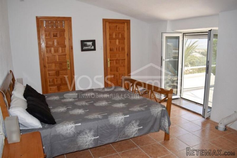 EXCLUSIVE LISTING WITH VOSS HOMES - A recently decorated 2.. - 20