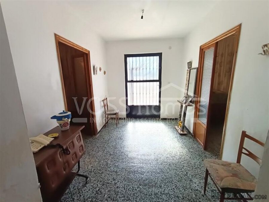 NEW LISTING - An attractive, traditional 3 bed, 1 bath (.. - 10